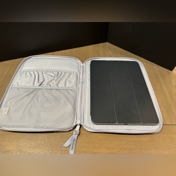 Vera Bradley Grey with Floral Quilted 10” iPad zippered Case. - Picture 10 of 11